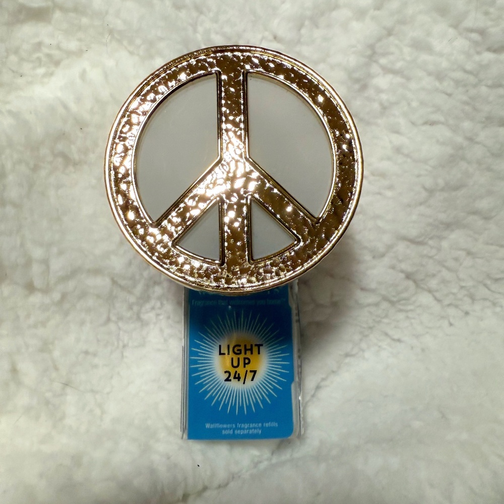 Bath and Body Works Peace Sign Wallflower Night Light Plug Holder Gold/White
